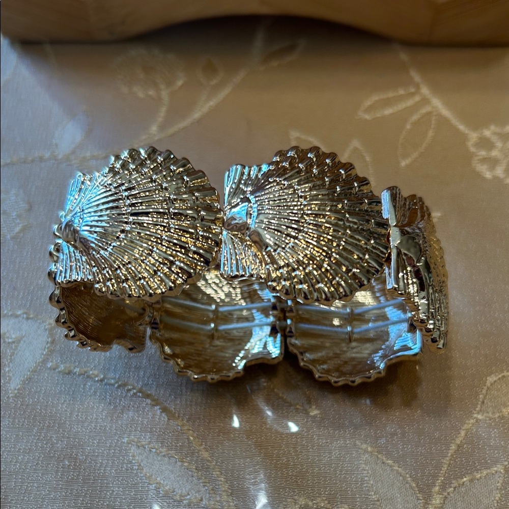 Silver Shell Bracelet